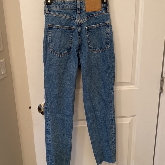 H&M high waisted Mom Jean sz 2 - Picture 3 of 4